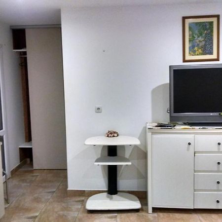 Студия С Двориком В Отраде Odessa Eksteriør billede